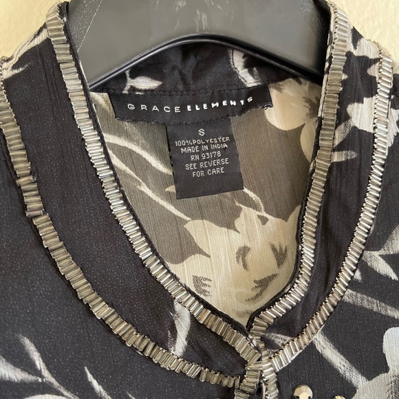Grace Elements embellished black gray flowers sheer tunic blouse - Picture 7 of 11